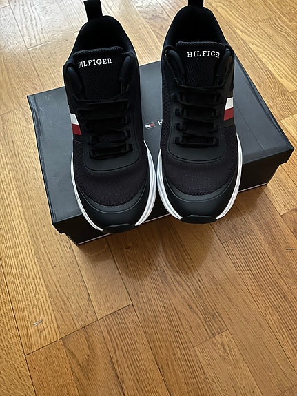 Tommy Hilfiger uudet kengät