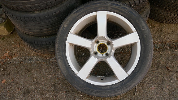 Peugeot 5008 vanteet renkaineen