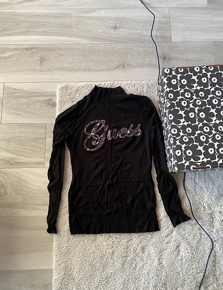 Guess paita