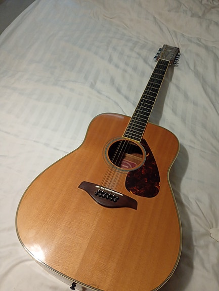Yamaha FG720S-12 akustinen kitara.