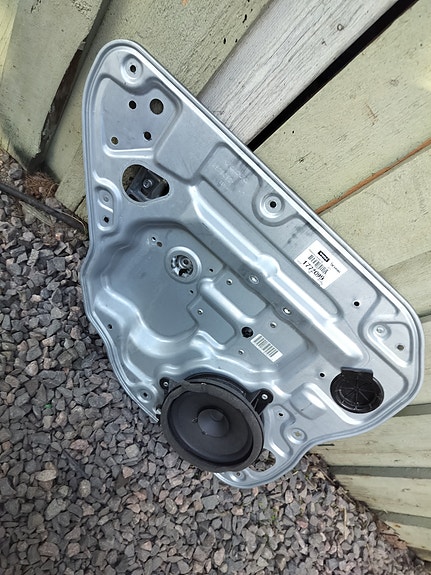 Volvo S40 Takalasin nostin vasen