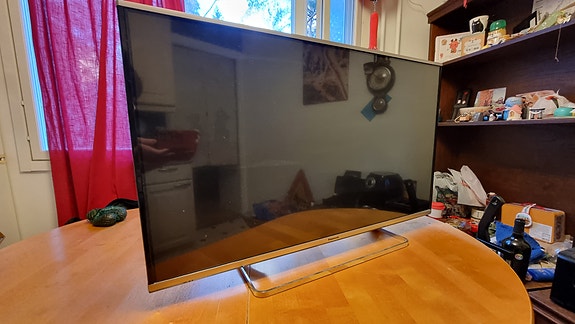 Panasonic 43" LCD (2013 vuodelta)  (VARATTU)