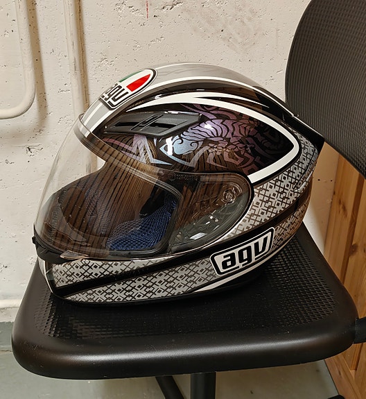 AGV K-4 moottoripyöräkypärä (S-koko)