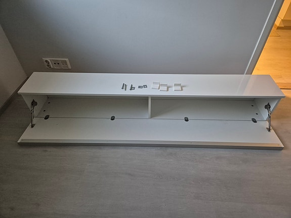 IKEA BESTÅ Seinäkaappi / TV-taso (Kiiltävä Valkoinen)
