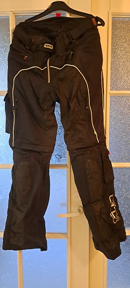STR moottoripyörähousut