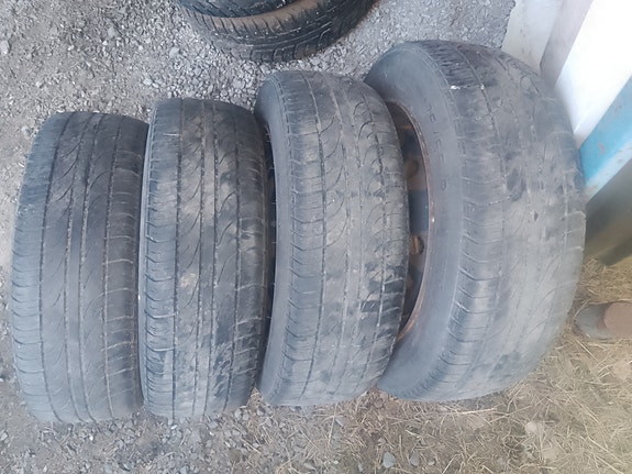 Renkaat vanteilla 175/65 r14