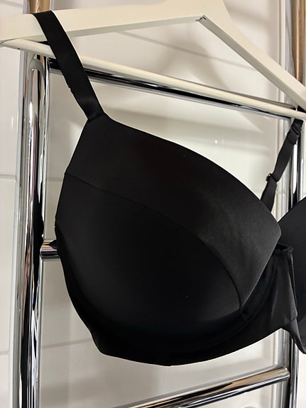 Change Intimate rintaliivit 80F musta ja Alushousut Charade 44/XL