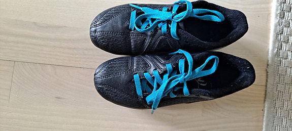 Umbro nappikset 34