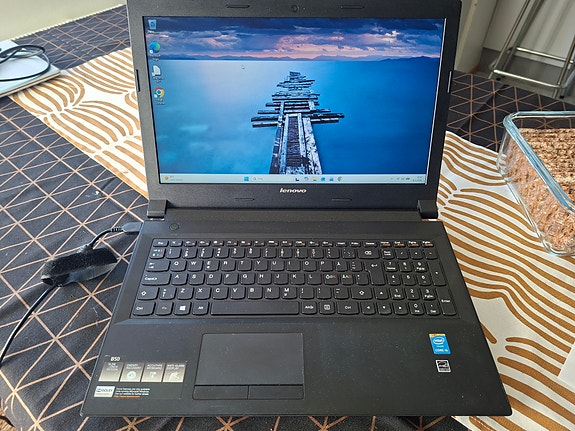 Lenovo B50-70, Intel i5, 256SSD, 8Gt, 15,6", Windows 11