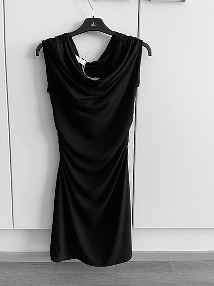 NA-KD musta POLVIPITUINEN MEKKO-KESÄMEKKO-DRAPED MINI DRESS Koko M uusi