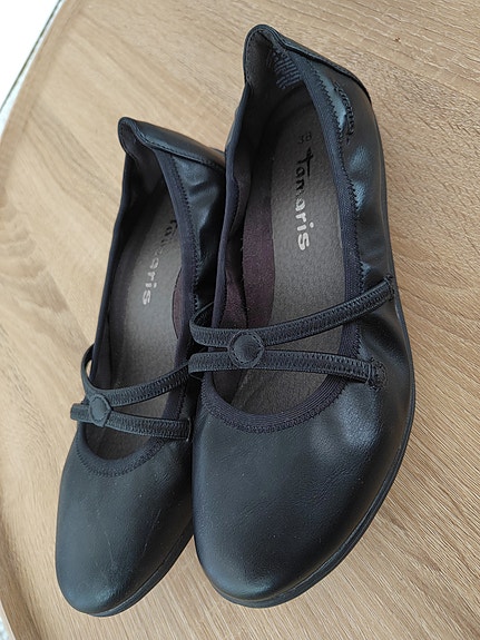 Naisten ballerinat, 38