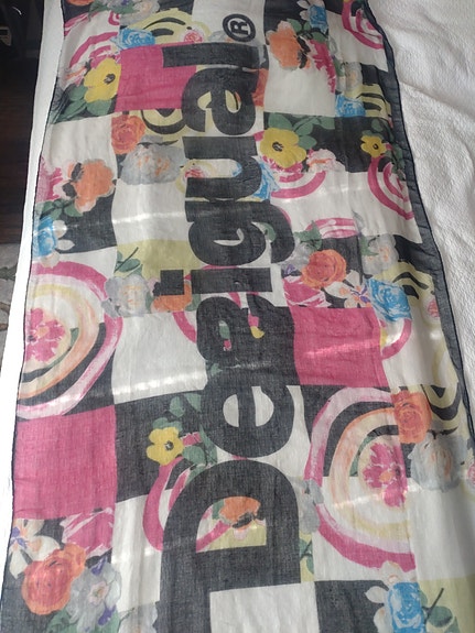 Desigual iso huivi