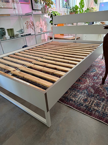 IKEA Trysil sängynrunko valkoinen + sälepohja