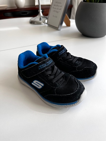 Uudenveroiset Skechers lasten tennarit. Koko: 24 (sp. 14 cm)