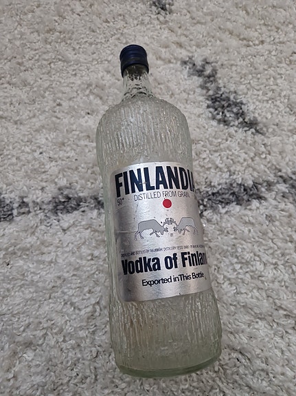 Finlandia vodka pullo tyhjä