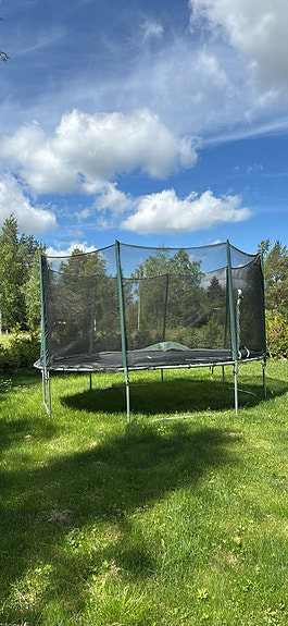 Pyöreä pihatrampoliini koko 420 m