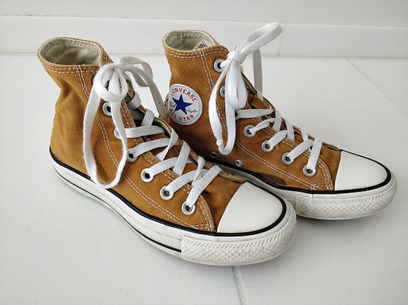 Ruskeat Converse tennarit