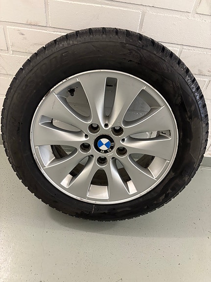 OEM BMW Vanteet Bridgestone Nasta Renkailla