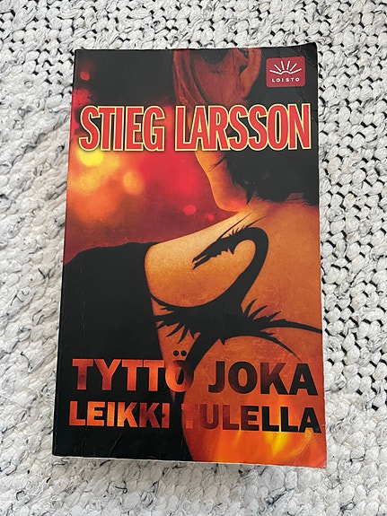 Stieg Larsson: Tyttö joka leikki tulella pokkari