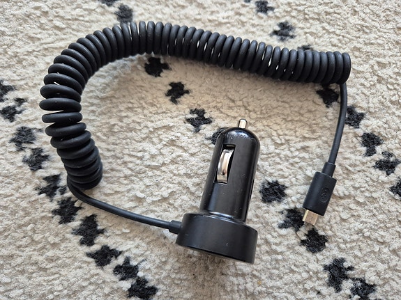 Autolaturi mini-USB