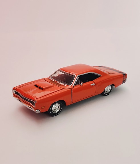 Road Champs 1969 Dodge Super Bee 1:43  avattavat ovet ja konepelti