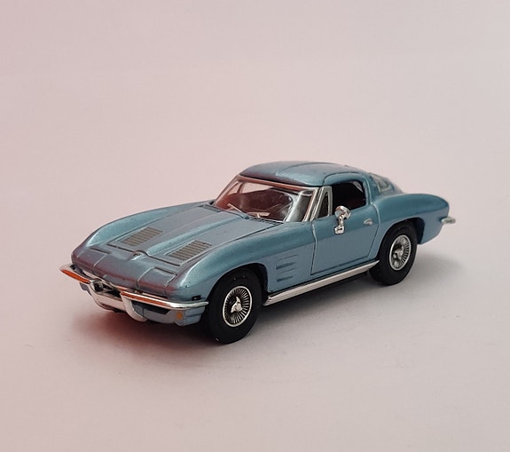 Vintage Chevrolet Corvette Sting Ray 1963 1:43 diecast pienoismalli