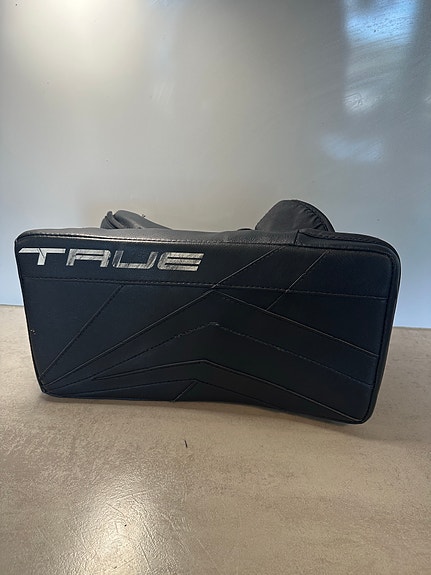True Catalyst 9X3 PRO jääkiekkomaalivahdin kilpi musta