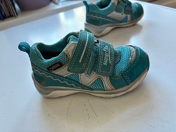 Superfit Gore-tex lenkkarit koko 21