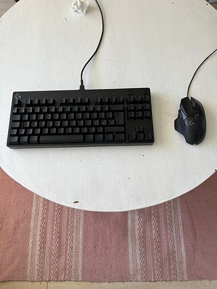 Logitech näppäimistö ja hiiri, pelikäyttöön, musta