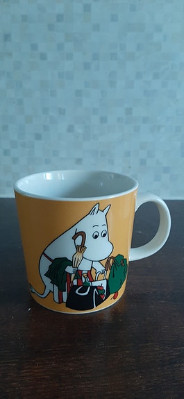Muumi-astioita. Myydään yhdessä tai erikseen.Katso hinnat kuvista.