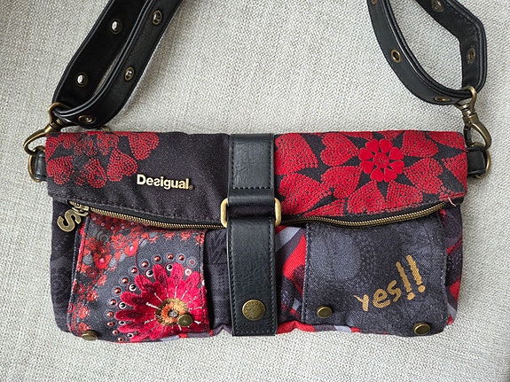 Desigual laukku