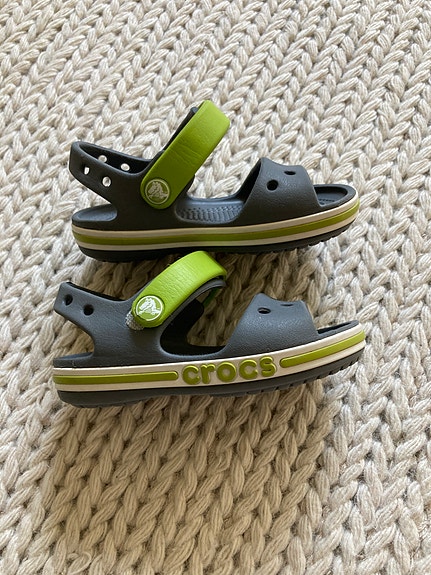 Crocs sandaalit, 22