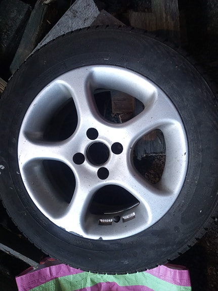 Uusi rengas sarja 195/65 R15 kesärenkaat alumiinivanteilla