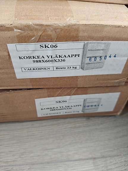 Käyttämättömiä kaappeja ja laatikkoja