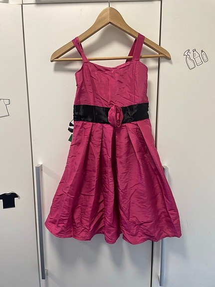 Siisti juhlamekko n 140-150