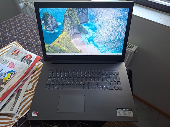 Lenovo IdeaPad 330 17AST - Iso 17,3" näyttö - AMD A6-9225 Radeon R4 - Windows 11