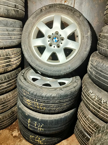 BMW E46 kesärenkaat alkuperäisillä alumiinivanteilla