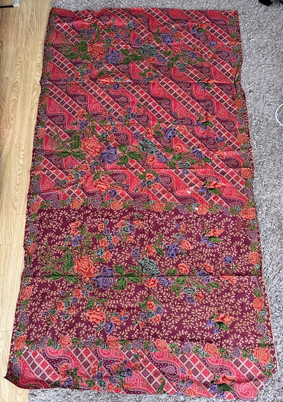 Värikäs kuviollinen kangas / liina