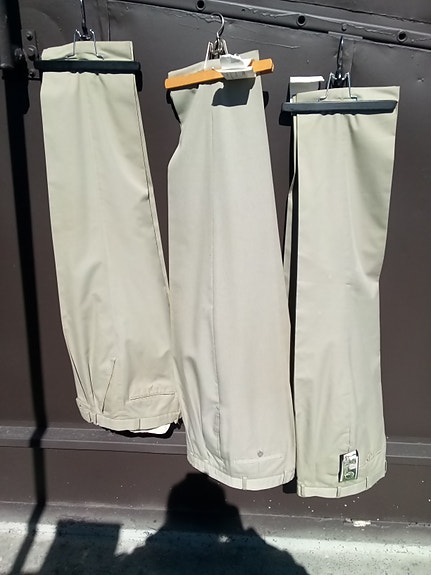 Miesten ns suoria housuja beige 3 kpl uudenveroisia