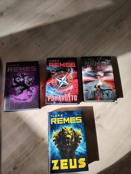 Ilkka Remeksen kirjat 4kpl