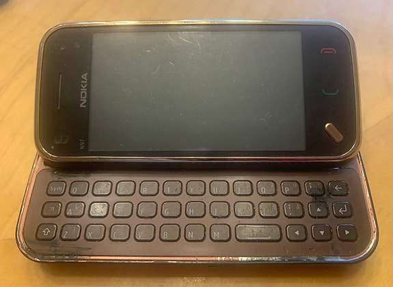 Nokia N97 Mini fyysisellä näppäimistöllä