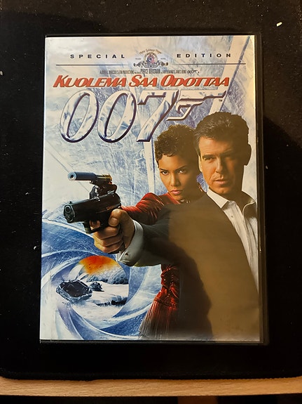 007 Kuolema saa odottaa DVD-elokuva
