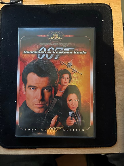 007 Huominen ei koskaan kuole DVD-elokuva