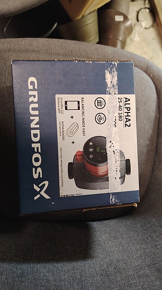 Lämpöjohtopumppu Grundfos Alpha2 25-40 L=180 mm