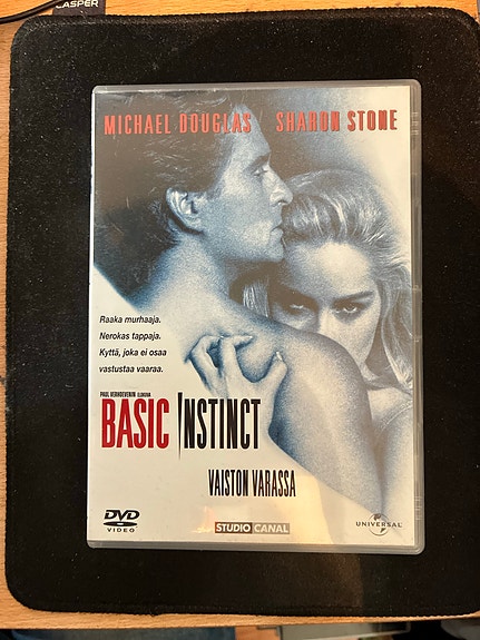 Michael Douglas, Sharon Stone: "Basic Instinct – Vaiston varassa", DVD-elokuva