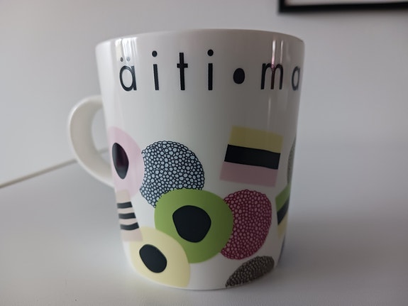 Äiti muki, uusi