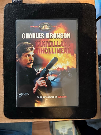 Charles Bronson: "Väkivallan vihollinen 4", DVD elokuva