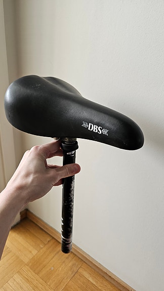 Pyörän satula DBS + satulatolppa