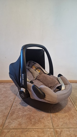 Maxi Cosi turvakaukalo + turvaistuin + telakka