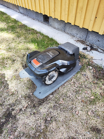 Husqvarna Automower 305 robottiruohonleikkuri